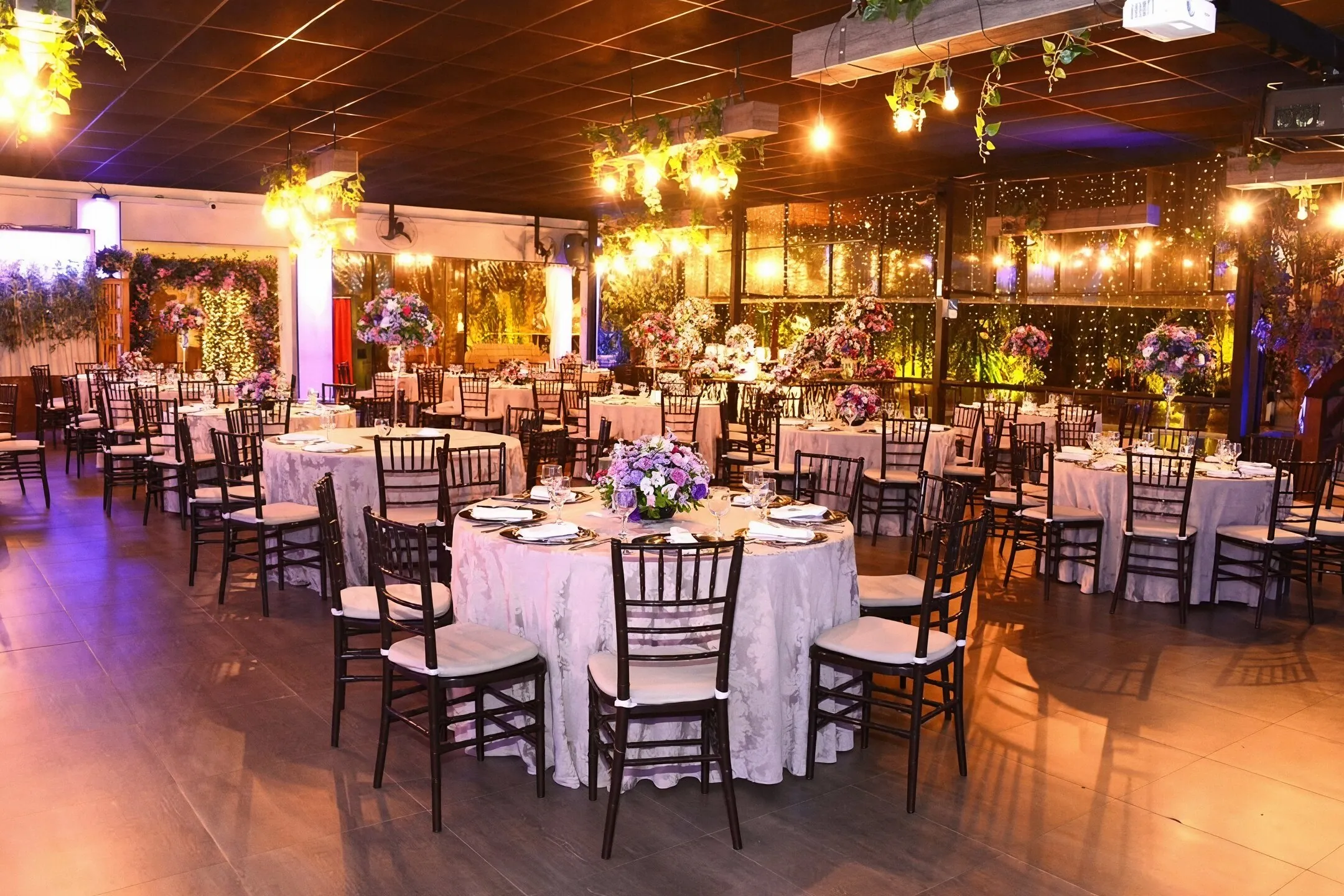 Salão principal decorado para evento